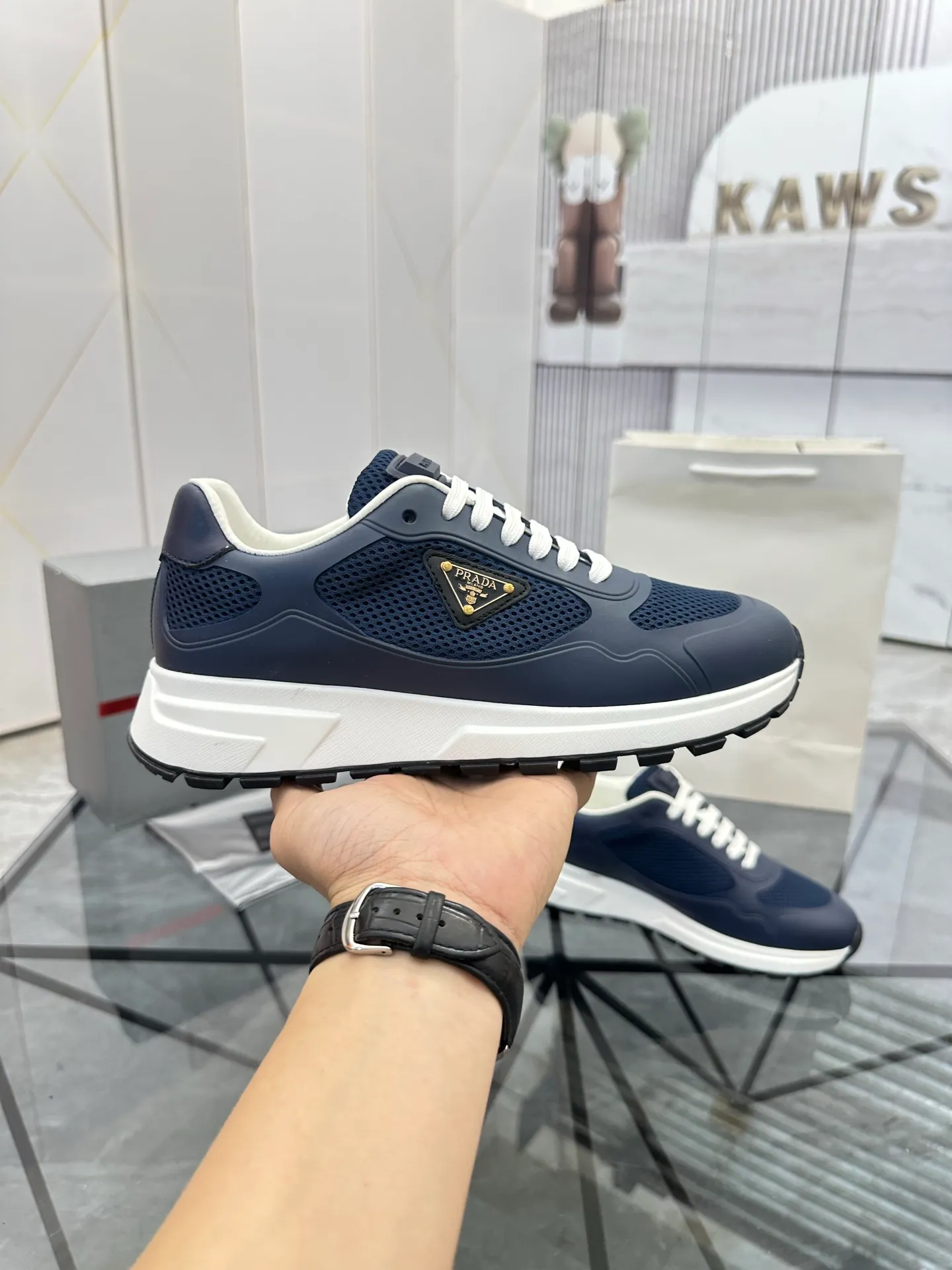 Men's shoes for sale 💰: 💰P600¥ High-end top quality Product trademark: Prada *"Prada*" low-top casual shoes Regular size: 38-45 (can be customized to 46) Product materials: Upper imported glue splicing original material, breathable lining, cowhide foot pads, original outsole. Number: 832
